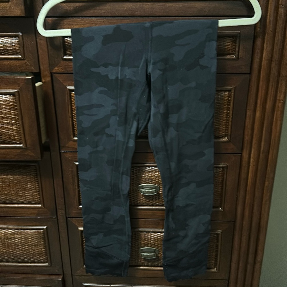 Lululemon size 2 (no tag) align 7/8 inch tight
